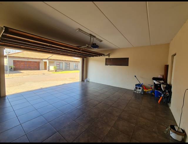 3 BEDROOM HOUSE FOR SALE IN VANDERBIJLPARK SE 8